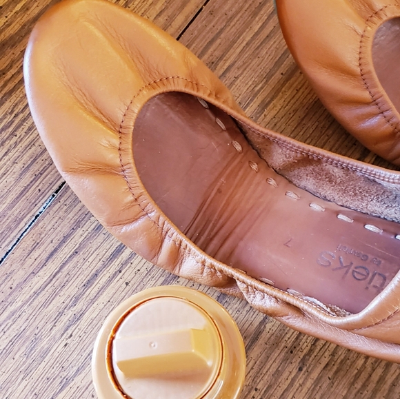 BUNDLE!! Two Pairs of Size 7 Tieks Camel and Black - Picture 10 of 12